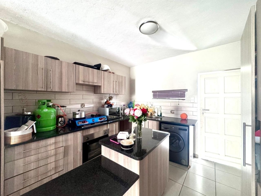 To Let 2 Bedroom Property for Rent in Waterval East North West